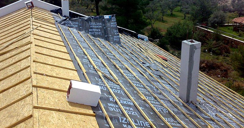 Bornova EPDM Kauçuk Çatı – OSB üzerine serilmiş nefes alan su yalıtım örtüsü ve çıtalama